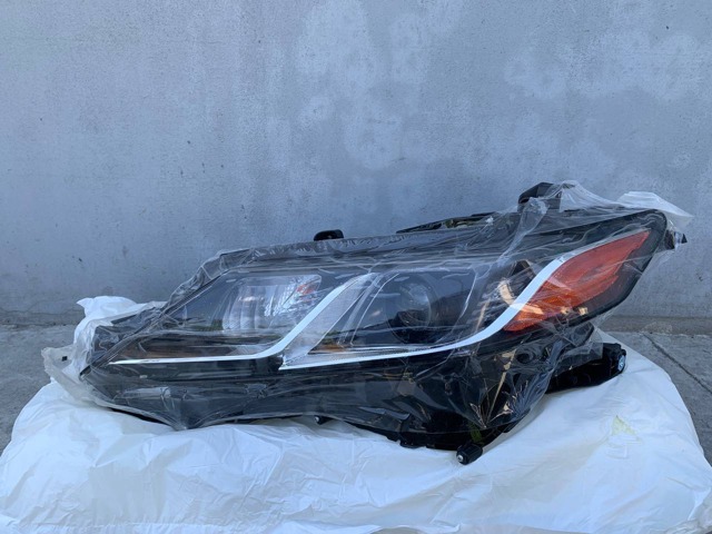 Фара ліва 8115006C40 TOYOTA