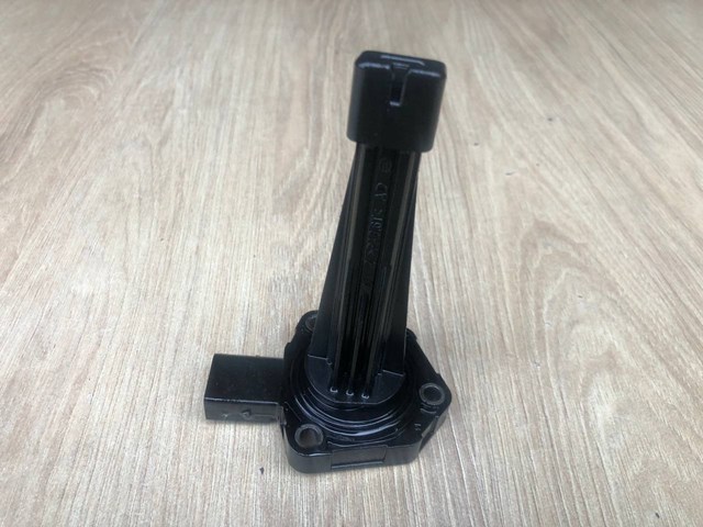 Датчик рівня масла двигуна 8W936C624BG LAND ROVER