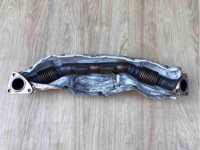 Колектор випускний LR013302 LAND ROVER