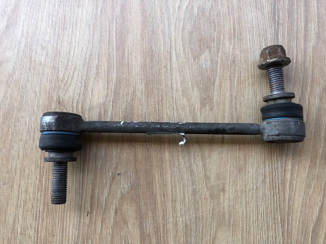Яйця на стабілізаторі передні LR035489 LAND ROVER