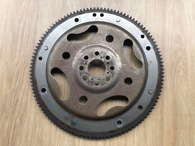 Маховик із зубчастим ободом в зборі LR035590 LAND ROVER