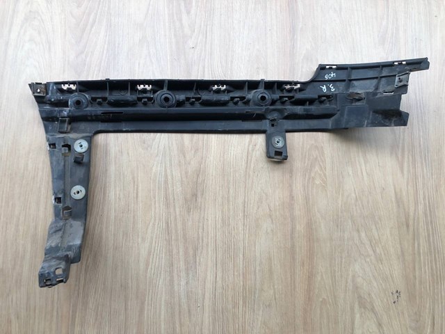 Напрямна заднього бампера, права LR037924 LAND ROVER