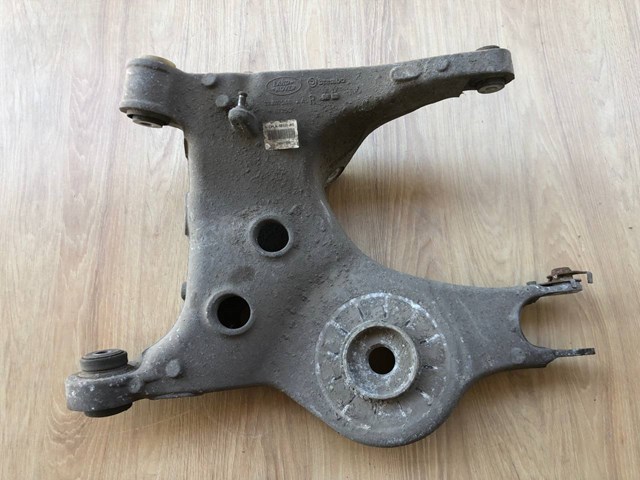 Балансир задній нижній, правий LR045835 LAND ROVER