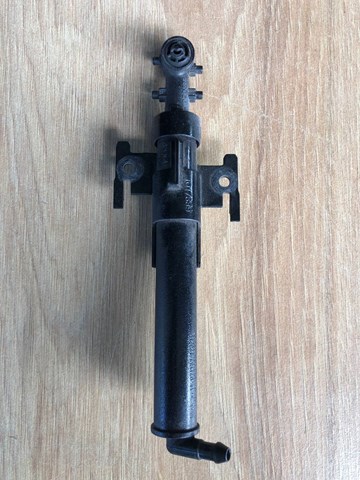 Форсунка омивача фари передньої, правої LR048274 LAND ROVER