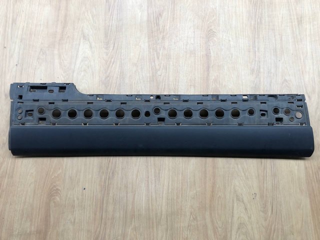 Молдинг передньої лівої двері, нижній LR048805 LAND ROVER