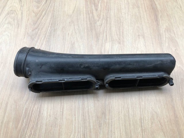 Повітроприймач LR049313 LAND ROVER