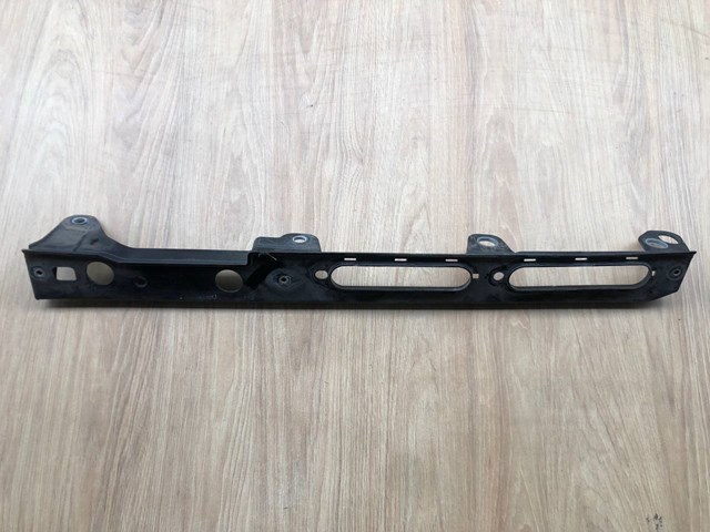 Кронштейн кріплення крила переднього правого верхній LR056962 LAND ROVER