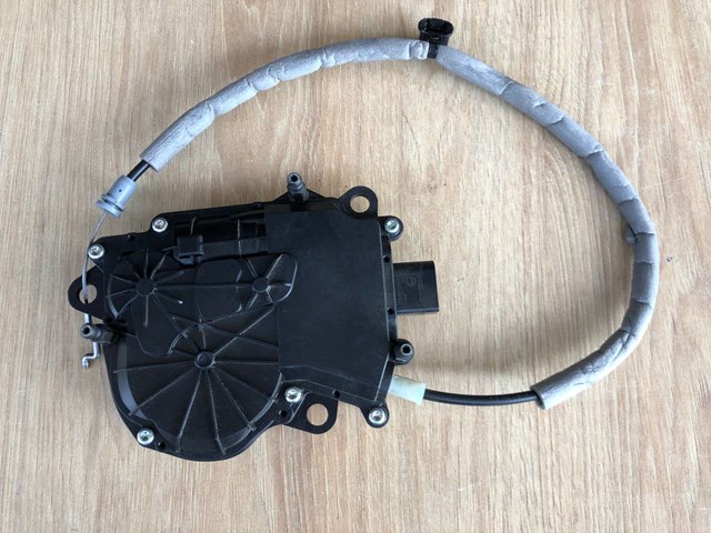Замок 3/5-х дверей, задній LR070123 LAND ROVER