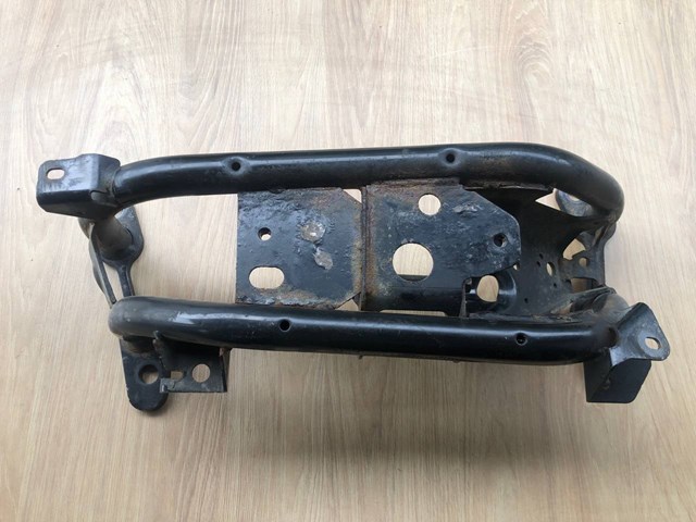 Кріплення кпп LR113253 LAND ROVER