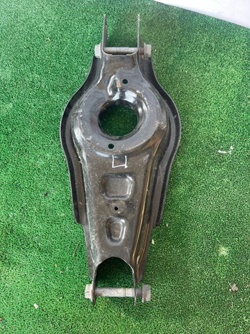 Балансир задній нижній 104445100F Tesla Model
