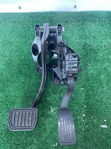 Кронштейн педалей, педальний вузол 104469100D Tesla Model
