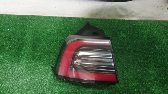 Ліхтар задній 107739700G Tesla Model