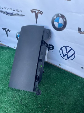 Бардачок 108334000H Tesla Model