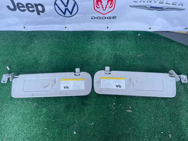 Козирок протисонячний 108874001I Tesla Model