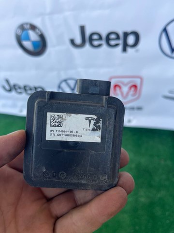 Блок управління системою відкривання воріт гаража 111498400B Tesla Model
