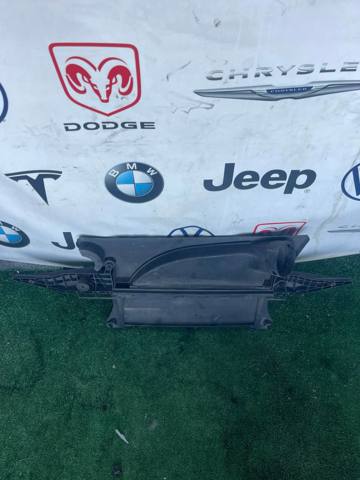 Кришка двигуна декоративна 1437101 BMW