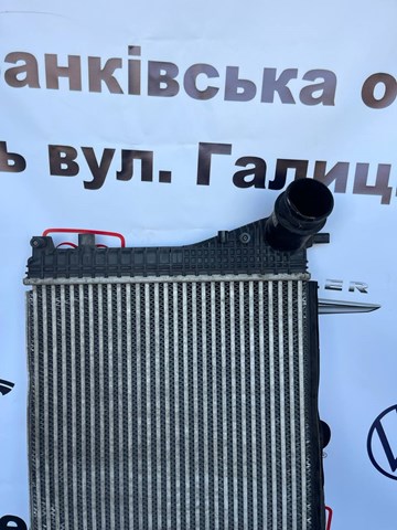 Охолоджувач наддувочного повітря Audi A3 Sportback