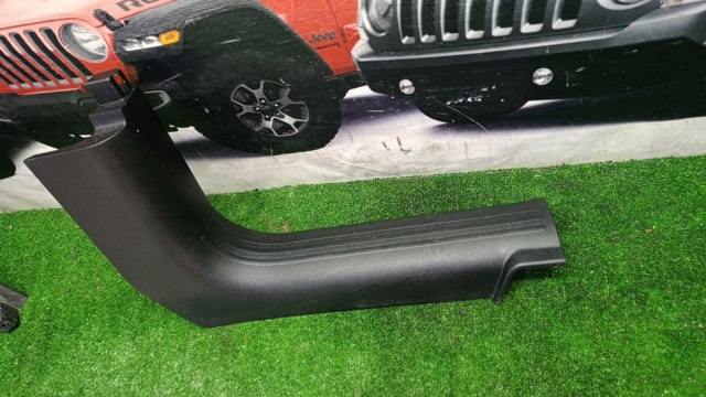 Накладка дверного порогу внутрішня, передня права 1UD18DX9AD CHRYSLER