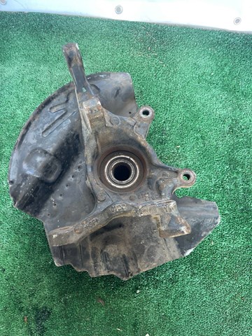 Цапфа поворотна права 31216761576 BMW