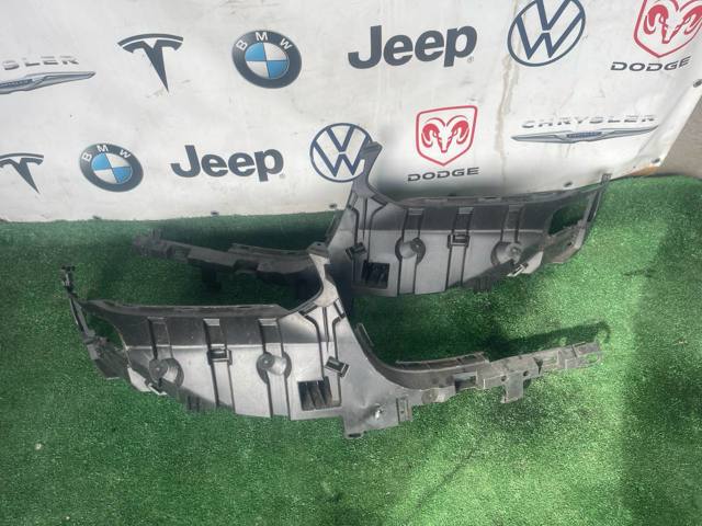 Кронштейн бампера переднього, правий 51119451140 BMW