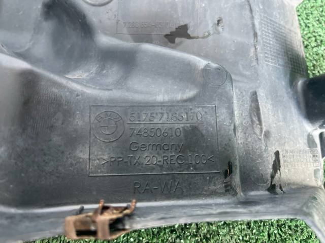 Підкладка-капот 51757185170 BMW