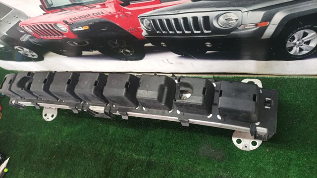 Швелер переднього бампера 51958577 CHRYSLER