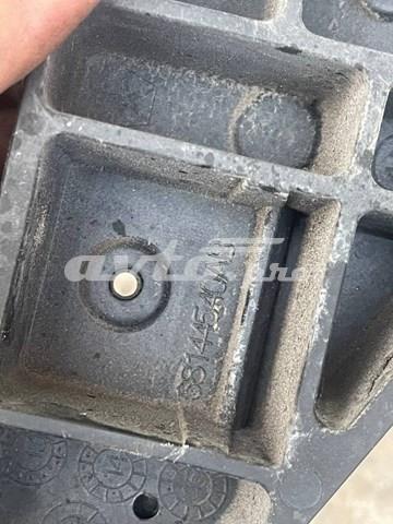 Кронштейн радіатора лівий 68144541AB CHRYSLER