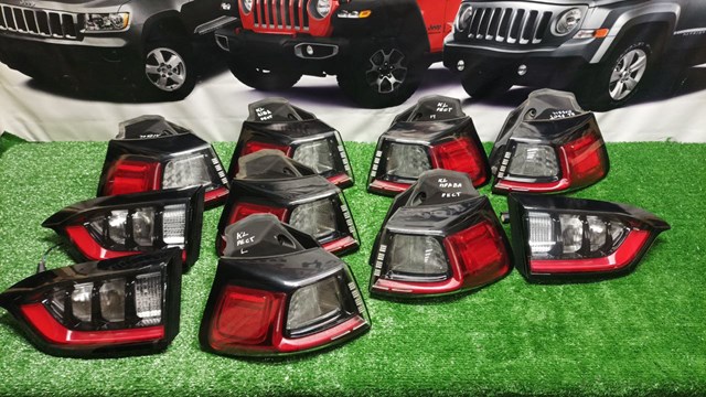 Ліхтар задній внутрішній правий 68275964AH CHRYSLER