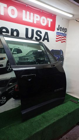 Пасажирські передні двері 68320801AA CHRYSLER