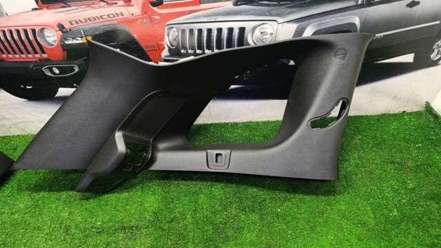 Обшивка стійки кузова внутрішня, задня ліва 6LQ35DX9AH CHRYSLER