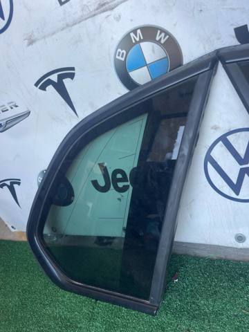 Скло багажного відсіку, праве 7207886 BMW