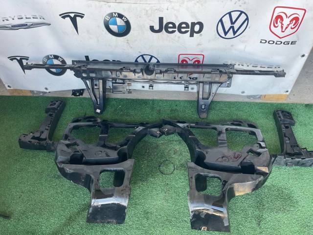 Кронштейн бампера заднього, центральний 7226939 BMW