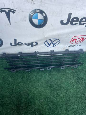 Решітка переднього бампера, центральна 7464258 BMW