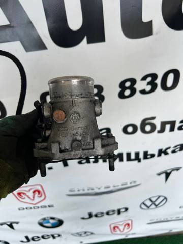 Дросільна заслінка в зборі 8E0145950 VAG
