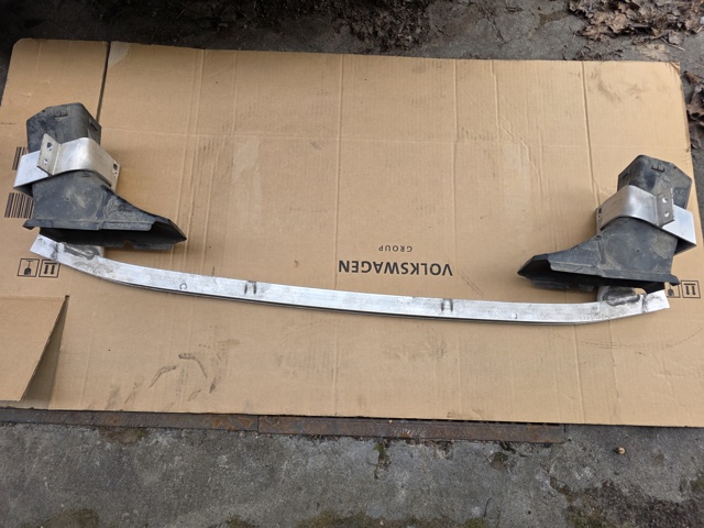 Балка бампера переднього 51117399912 BMW