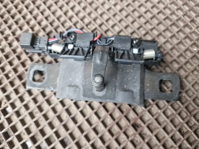 Петля замка кришки багажника 80A827507A VAG