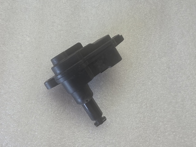 Мотор-привід відкриття лючка бака 8V0862159A VAG