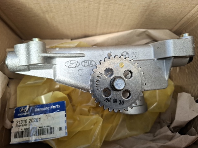 Помпа масляна 213102C201 HYUNDAI