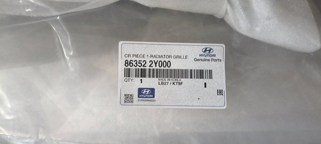 Молдинг решітки радіатора, верхній 863522Y000 HYUNDAI