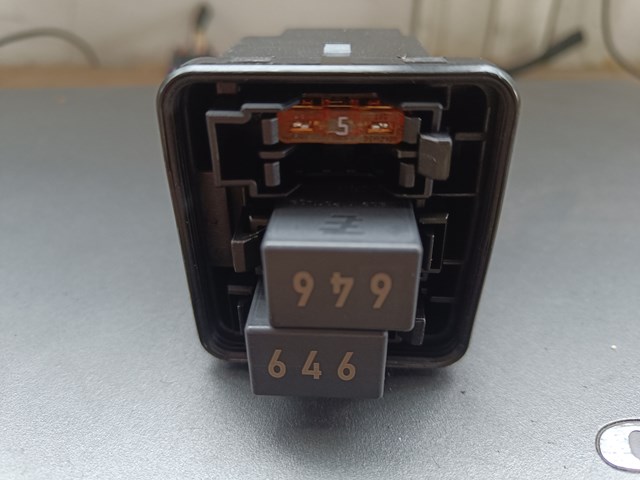 Корпус запобіжників 8W0937124A VAG