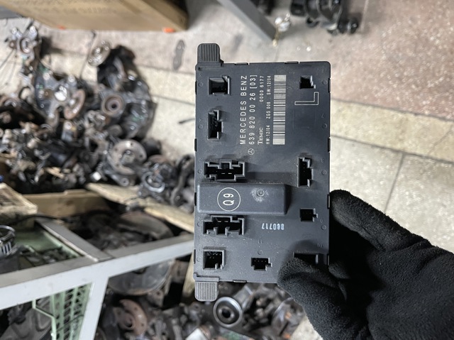 Блок комфорту передніх дверей A6398200026 MERCEDES