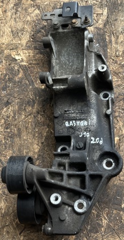 Кронштейн кріплення генератора 117103585R NISSAN