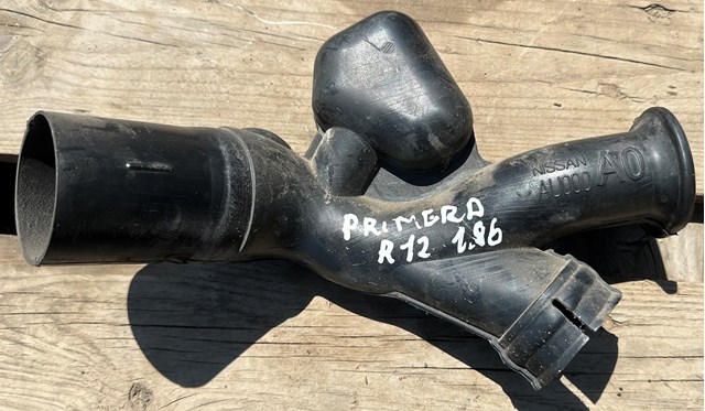 Патрубок повітряний, вхід повітряного фільтра 16554AU000 NISSAN