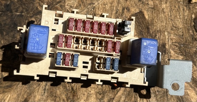 Монтажний блок 24311ED000 NISSAN
