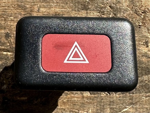 Кнопка включення аварійного сигналу Нісан Альмера I