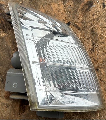 Вказівник повороту правий 261348H700 NISSAN