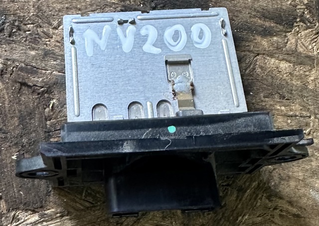 Регулятор оборотів пічки 27150AX115 NISSAN