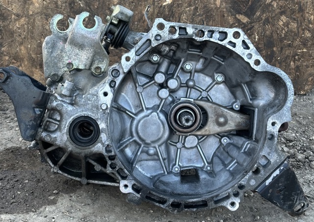 Механічна коробка перемикання передач 303001E110 TOYOTA