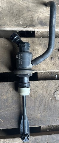 Циліндр зчеплення 306104BA1A NISSAN