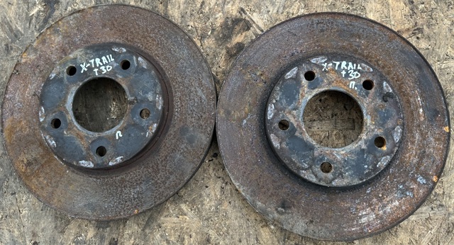 Диск переднього гальма 402063Y502 NISSAN